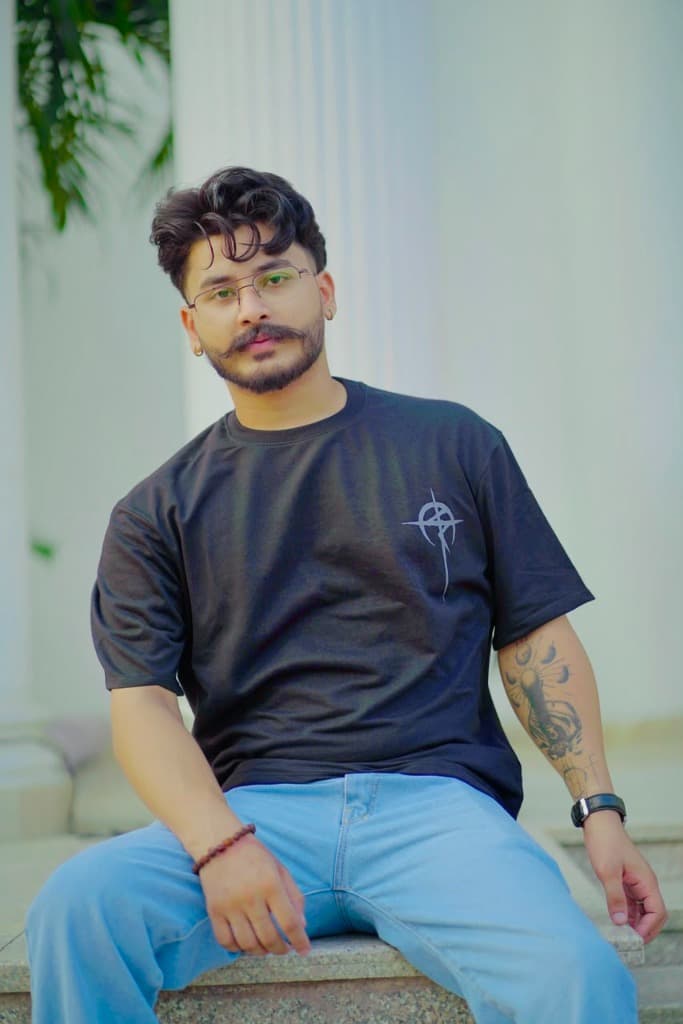 "Fearless" Graphic Oversized Tee view 3